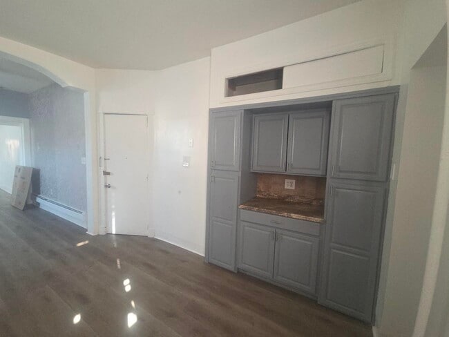 Building Photo - 819 24th St