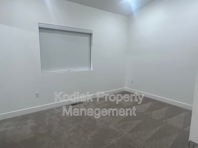 Building Photo - 765 N 400 W