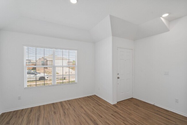 Building Photo - 290 Madrid