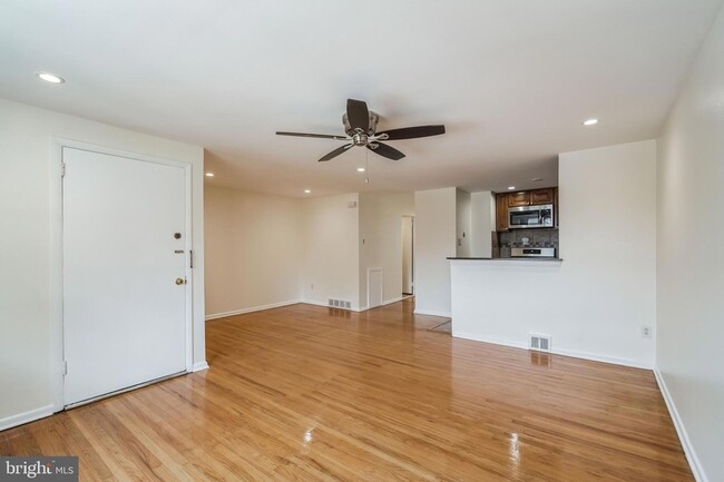 Building Photo - 5429 Houghton Pl