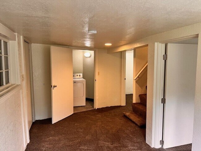 Building Photo - 1471