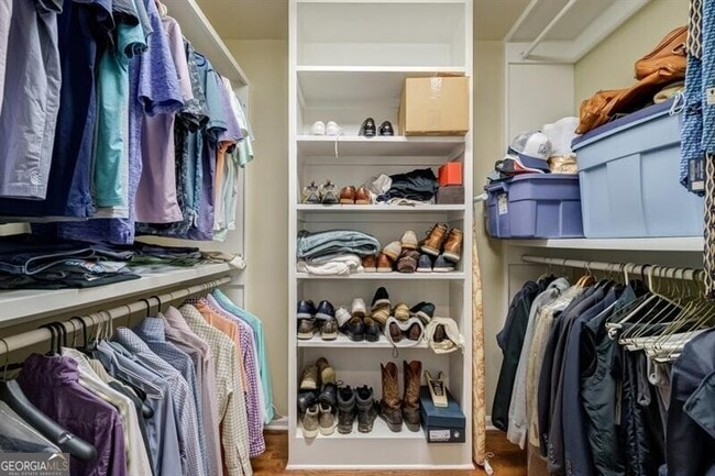 Building Photo - 947 Lenox Hill Ct NE