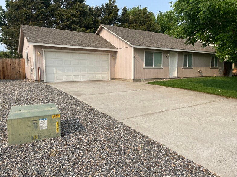 Building Photo - 4884 Thrush Ln