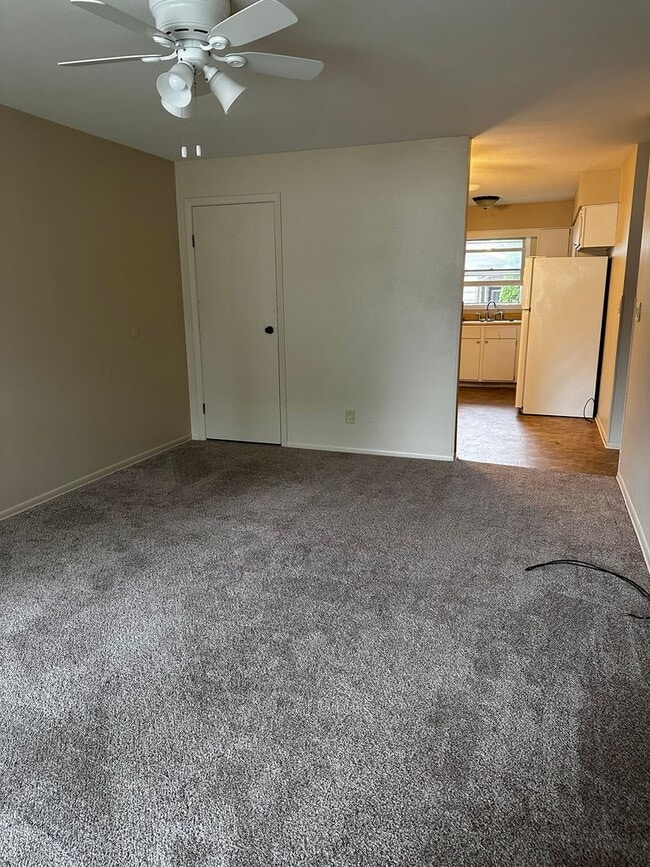 Building Photo - 1837-1837 Post Rd