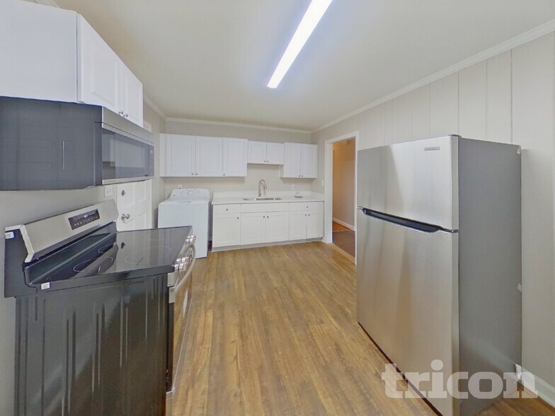 Building Photo - 4300 Oak Forest Dr