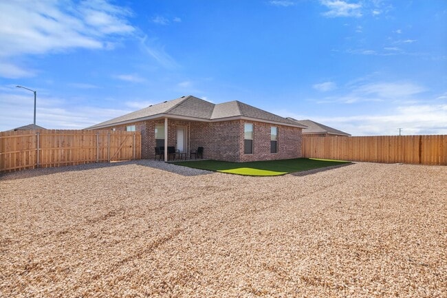 Building Photo - Furnished, Finished, and Ready for YOU!