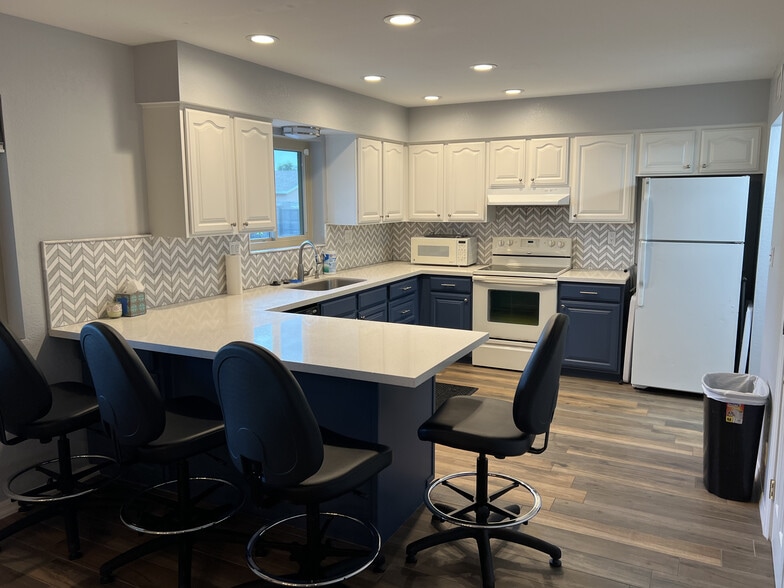 Kitchen - 1324 W 13th St