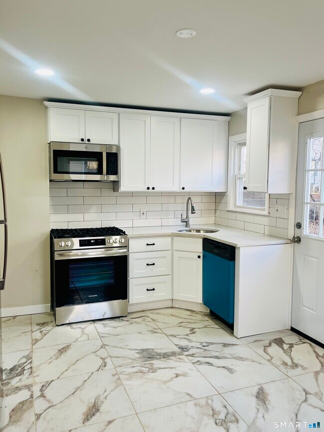 Building Photo - 10 Baltic St