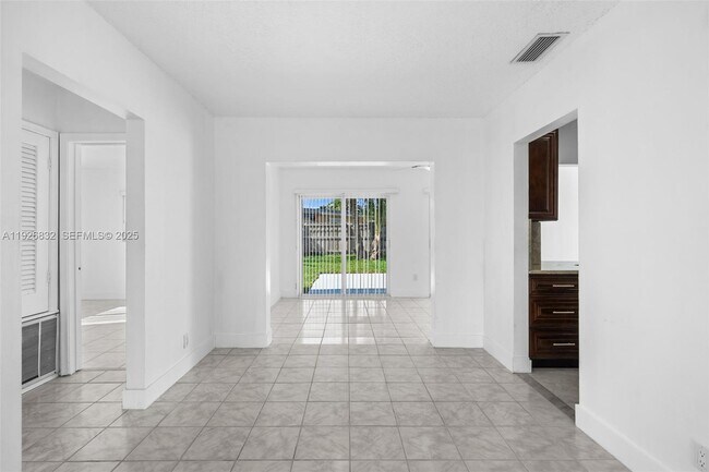 Building Photo - 3925 NW 19th Ave