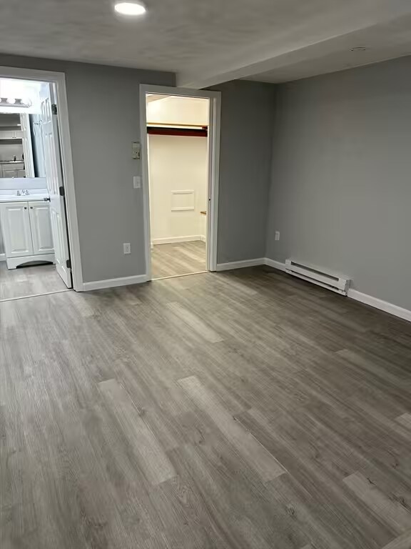 bedroom with closet - 592 Beach St