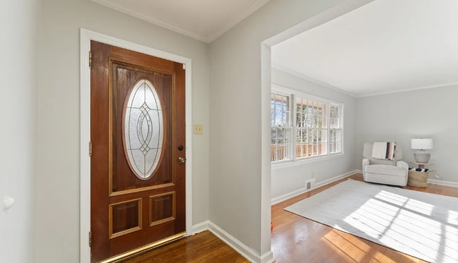 Building Photo - 388 Tall Oaks Dr NE