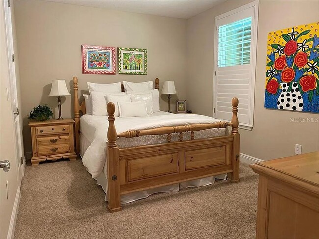 Building Photo - Large 3 Bed 3.5 Bath 2 Car Garage Townhous...