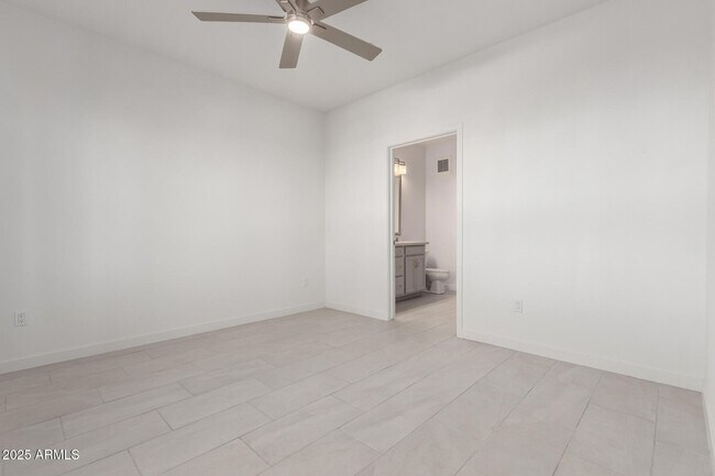 Building Photo - 2511 W Queen Creek Rd