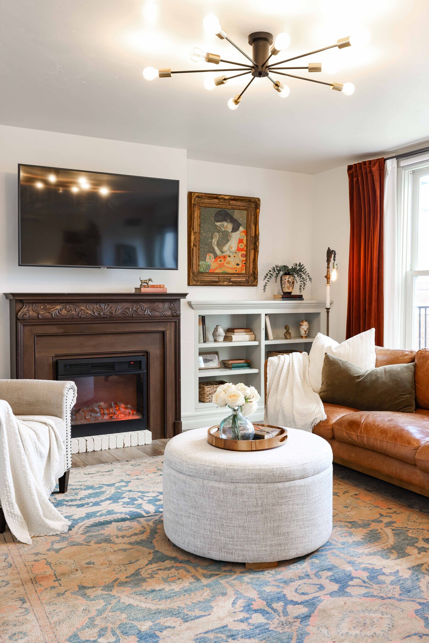 Livingroom with charming period features and an electric fireplace - 2214 Brant St