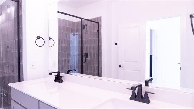 Building Photo - 2558 Campden Mews
