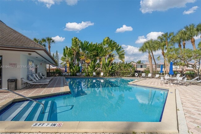 Building Photo - 13953 Kendale Lakes Cir