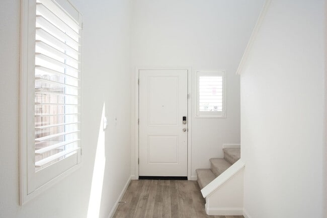 Building Photo - Beautiful Home in Manteca off of the 99, P...