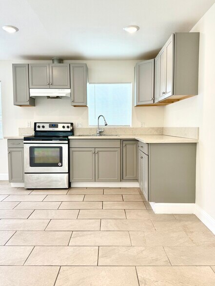 Building Photo - 6515 White Oak Ave