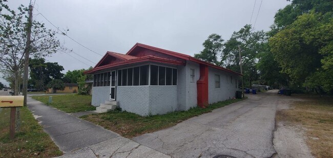 Primary Photo - 4/1 Lakeland Home
