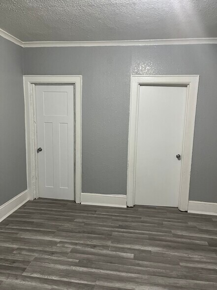 Building Photo - 1829 W Wright St