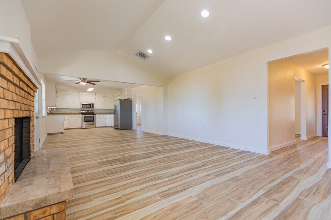 Building Photo - 601 Sunnyside Ave