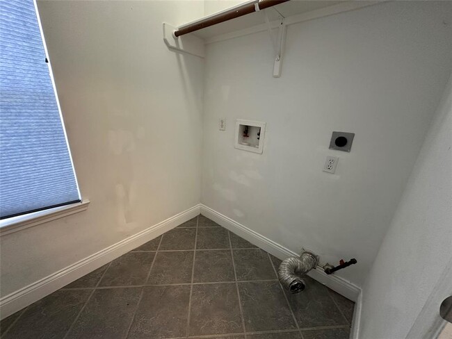 Building Photo - 6810 Crystal Point Dr