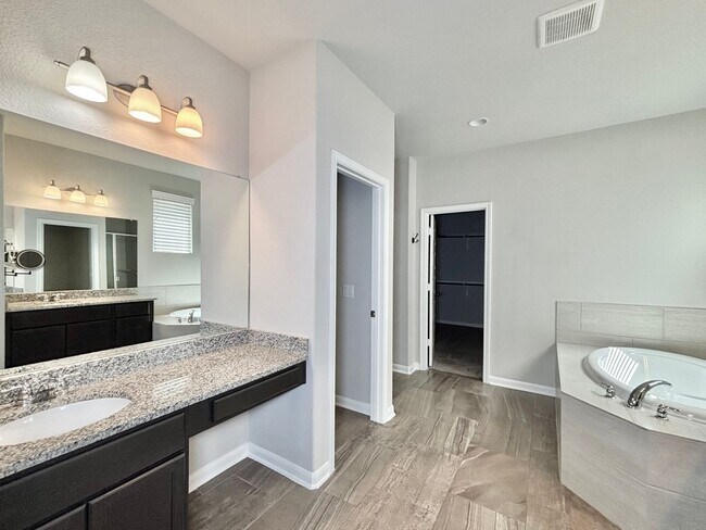 Building Photo - 4 Bedroom Home with Pool in Kinder Ranch!