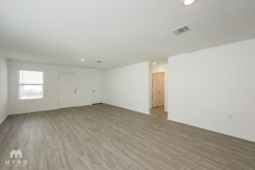 Building Photo - 939 Cook Bnd