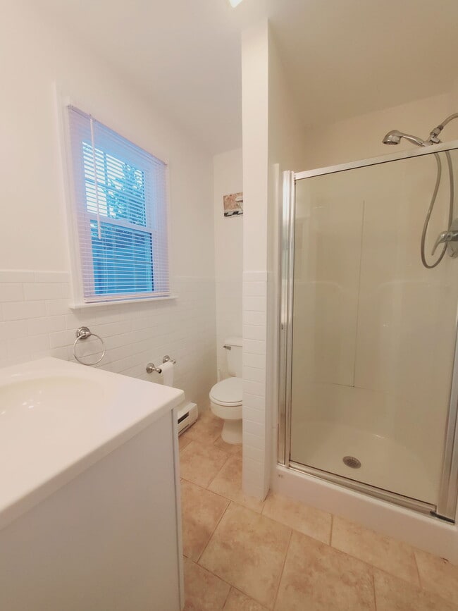 Building Photo - 94 Harbor Dr