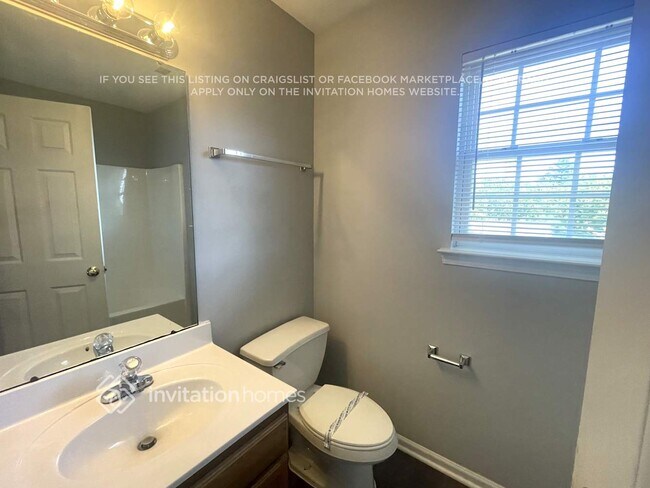 Building Photo - 756 Sir Raleigh Dr