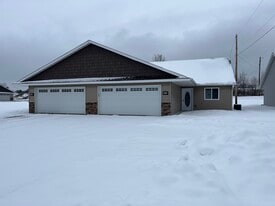 Building Photo - 912 E Wisconsin St