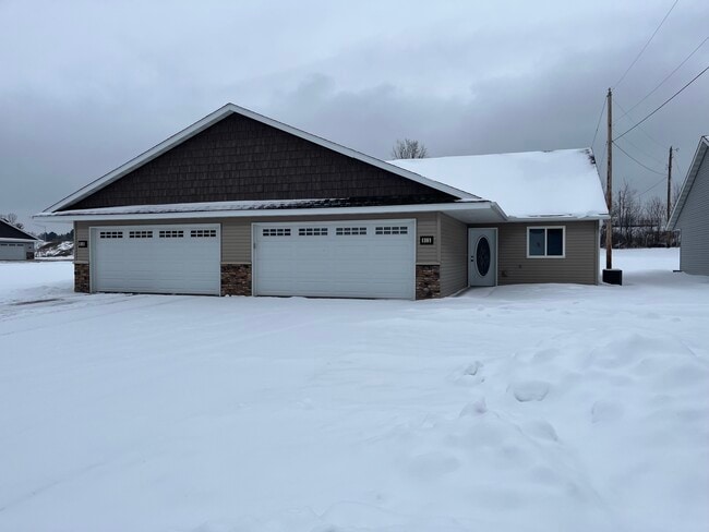 Building Photo - 912 E Wisconsin St