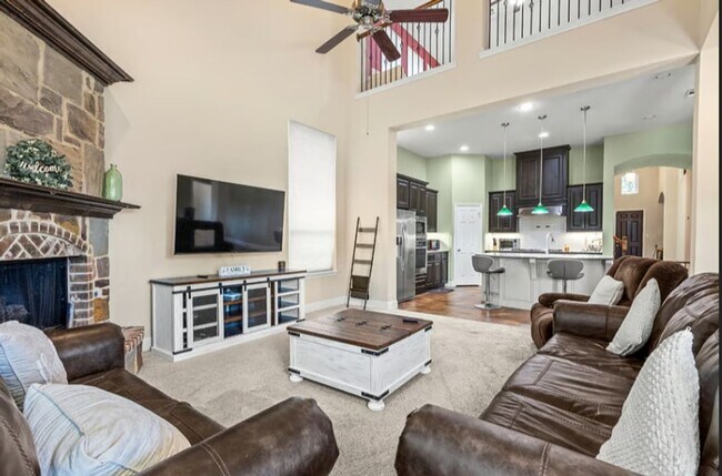 Building Photo - Entertainer's Home in Forney!