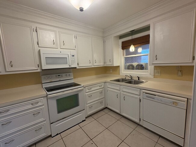 Building Photo - 2 Bed/1.5 Bath in North Jackson