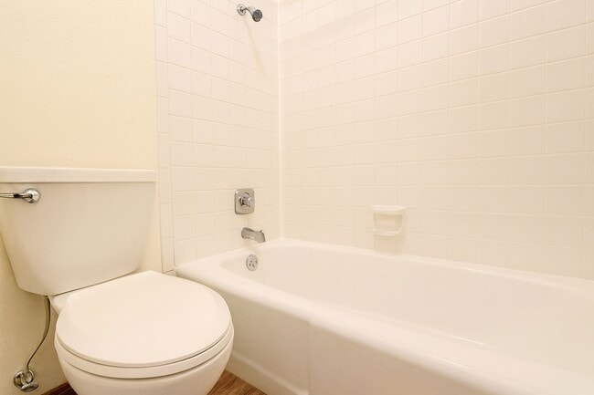 Building Photo - 8109 NW Gray Warr Ave