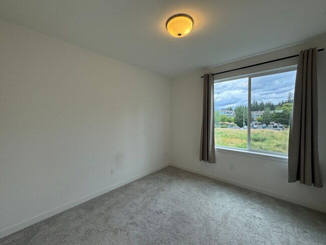 Building Photo - Luxury townhouse for rent