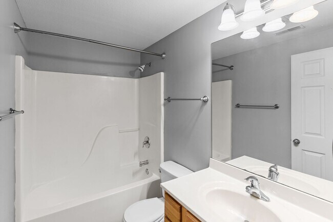 Building Photo - 3BR/2BA ON EAST CAMPUS!