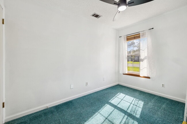 Building Photo - 1517 Kruse Dr