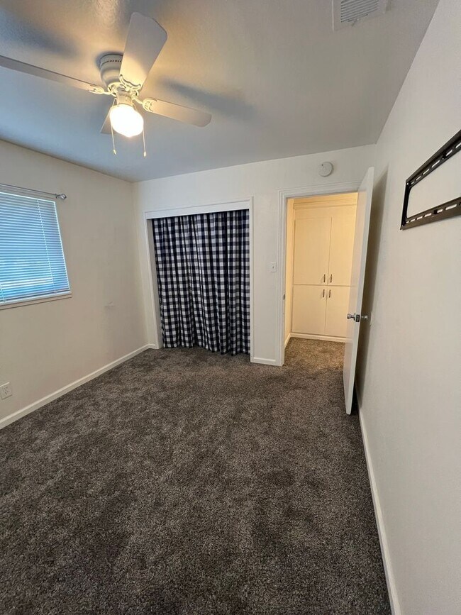 Building Photo - 4bd 3 bath