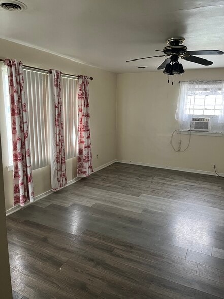 Living room - 6231 Windsor Dr