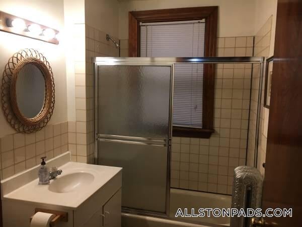 Building Photo - 36 Linden St