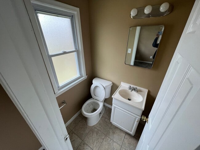 Building Photo - Stunning 3 Bedroom Brick House, near Gratiot in Roseville, freshly remodeled!