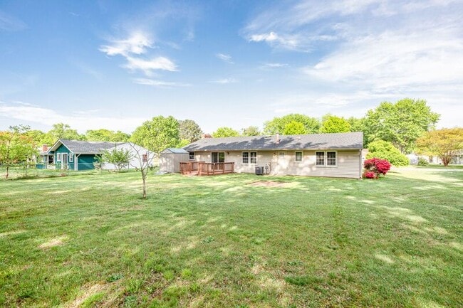 Building Photo - 825 Barkley Dr