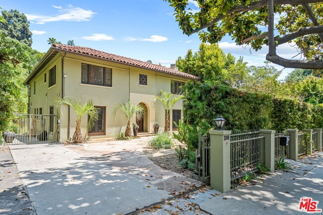Building Photo - 2000 N Hobart Blvd