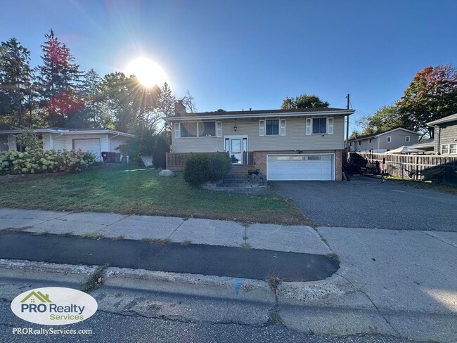 Building Photo - 3 Bedroom Home in Crystal