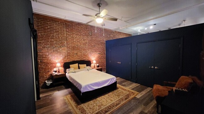 Building Photo - Fully furnished