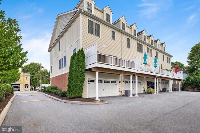 Building Photo - 22 Bridge Ave