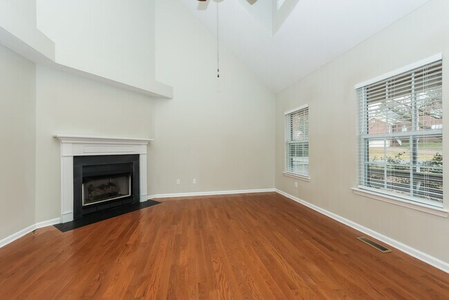 Building Photo - 1807 Meadowglen Cir