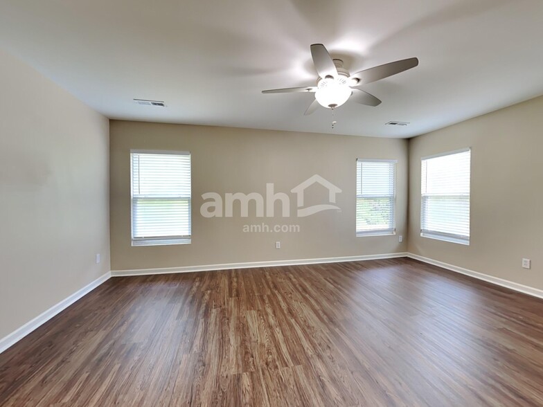 Building Photo - 8817 Kellum Dr