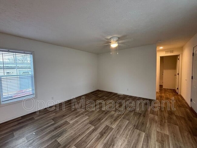 Building Photo - 700 S 12th St